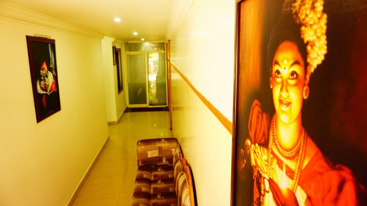 Thayamkery'S Royal Inn Коччи Экстерьер фото